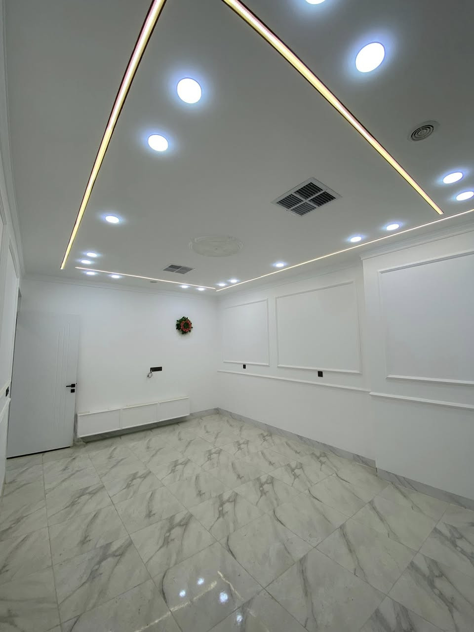 بەناوی خوای گەورە

خانو بۆ فرۆشتن
🔴كۆدی ڕیكلام 2004
كەلار گەڕەكی حەمرین

🟢ڕوكن ڕو بەخۆری بەیانی
ڕوبەری 170 م لەسەر پانی كەوتوە

🟢تازە دروست كراوە و ماڵی تێا نەچوە
🟢فول مواسەفاتە و لەهیچ شتێكی كەم نیە

🟢بیری ئیرتیوازی تیایە ماتۆڕی 2ئینجی لەسەرە بەشی یەك گەڕەك ئەكات

🌸خانوەكە بەدیزاینێكی زۆر جوان. دروست كراوە

🌸عەرزی كامل كاشیە
🌸مەتبەخ و مشتەمەلاتی تاسەقف كاشیە
🌸سەقفی هەمو ژورەكانی مەغریبیە
🌸كامل دەكتە
 🌸باخچەیەكی گەورەی تایبەت بەخۆی هەیە
🌸زۆر زۆر نزیكە لەجادەوە
🌸خۆشترین. شوێنی هەیەو  نزیكی هەمە خەدەماتێكە
🌸خانوەكە نمونەیە لەجوانی و  وەسفی ناوێ

ژورەكانی ئەم خانوە پێك دێت لەم. بەشانە

🔵میوان
🔵2 دوو نوستن
🔵هۆڵێكی زۆر گەورو
🔵مەتبەخ
🔵مەتبەخی گەرم
🔵مشتەمەلات
🔵باخچەیەكی گەورو

🌸خانوەكە ئەكەوێتە پشتی پریمانگای قەڵای ناحكومی و. نەخۆشخانەی شاری پزیشكی گەرمیانی ئەهلی

🌸🪷🌿🪴☘️🌼🪷🪴🌸🍃🪷🌼🌿☘️🪴

‏‎🟢بۆ زانیاری زیاتر یان زانینی نرخ 

‏‎ 🔴پەیوەندی بەم ژمارانەی خوارەوە بكە

***********📞📞📞☎️
***********📞📞📞☎️

🍂🍂🍂🍂🍂🍂🍂🍂🍂🍂🍂🍂🍂
‏‎یان. سەردانی نوسینگەكەمان بكەن
‏‎كـەلار سـەرجـادەی كـفری

‏🏩‎نزیك نەخۆشخانەی شاری پزیشكی گەرمیانی ئەهلی
‏‎🚘🚘تەنیشت بەنزینخانەی شـار 
‏‎
       نـوسـینـگەی كـوردسـتان

🌹🌹🌹🌹🌹🌹🌹🌹🌹🌹🌹🌹🌹
***********
***********
‏‎بۆنێوەند گیری ڕاستەقینە
