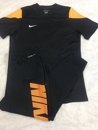 ماركه عالميه  من نايك  قطعتين اصليه ‏ تراك ترهيم شباب  خامه ستن رياضي ...