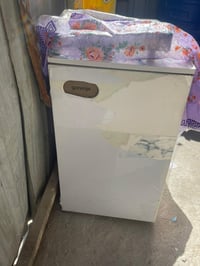 ثلاجة كلش نضيفة بدون ضرر واصليه ماطور ياباني قديم بدون اي تصليح سعر 75...