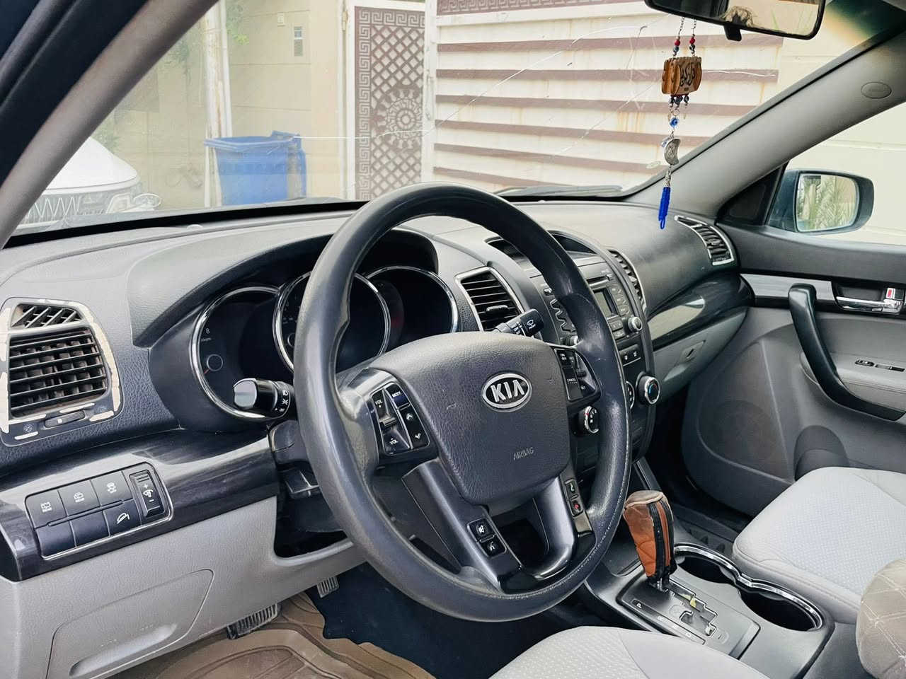 السلام عليكم
لللبيع سورنتو موديل 2011 وارد امريكي 
تبريد تدفئه شغالات 
السياره بيه قطعتين صبغ باب الجنطه والجاملغ الخلفي عكس السايق وبيه اقل الشبر باب السايق 
سعر السياره 125بيه مجال 
مكان السياره صلاح الدين تكريت 
***********
