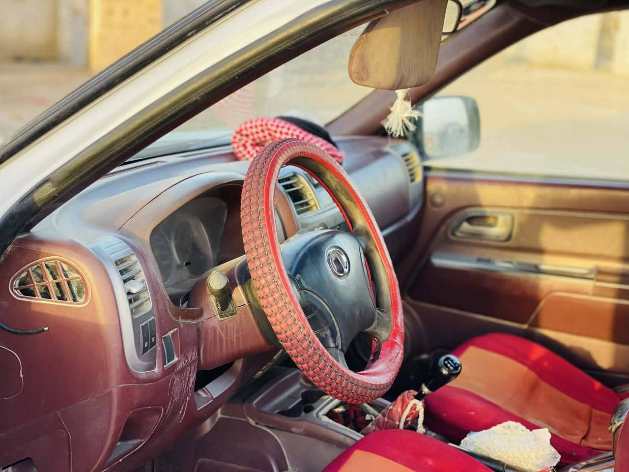 سياره البيع كريت ويل موديل 2014رقم مثنئ انكليزي  سياره مكفوله  من ضربه وتبديل وكص محرك وكير شرط تبريد شغال حداديه جديده سياره مال جناي سعره 68وبيه مجال رقم الهاتف ***********
