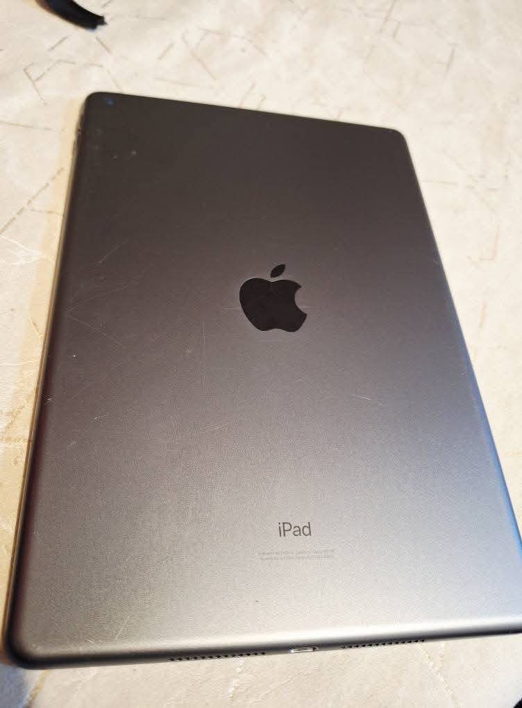 السلام عليكم 
ايباد _8
ذاكرة _32
بطارية _50
السعر_150 بي مجال حك الجيه 
مكاني العلم قرب سيط 14 توصل خاص او تصال ***********
