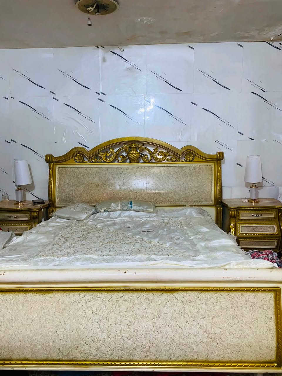 السلام عليكم غرفه نوم تركيه  5قطع للبيع نضيفه وضخمه خشبها كلش نضيف ومابيها اي خدش الشراي يتصل ع رقم أو مراسله ع الواتساب *********** السعر 600بيها مجال
