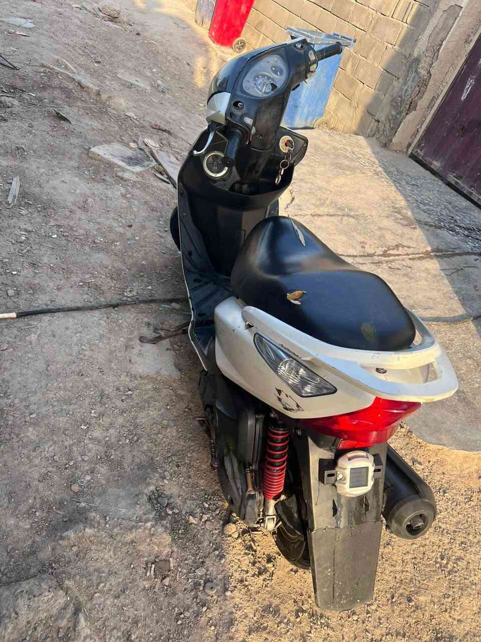 سلام عليكم دراجه ثعلب 140 للبيع دراجه نضيفه مكاني بغداد شعب سعر 550 وبيهه مجال بصيط ***********
