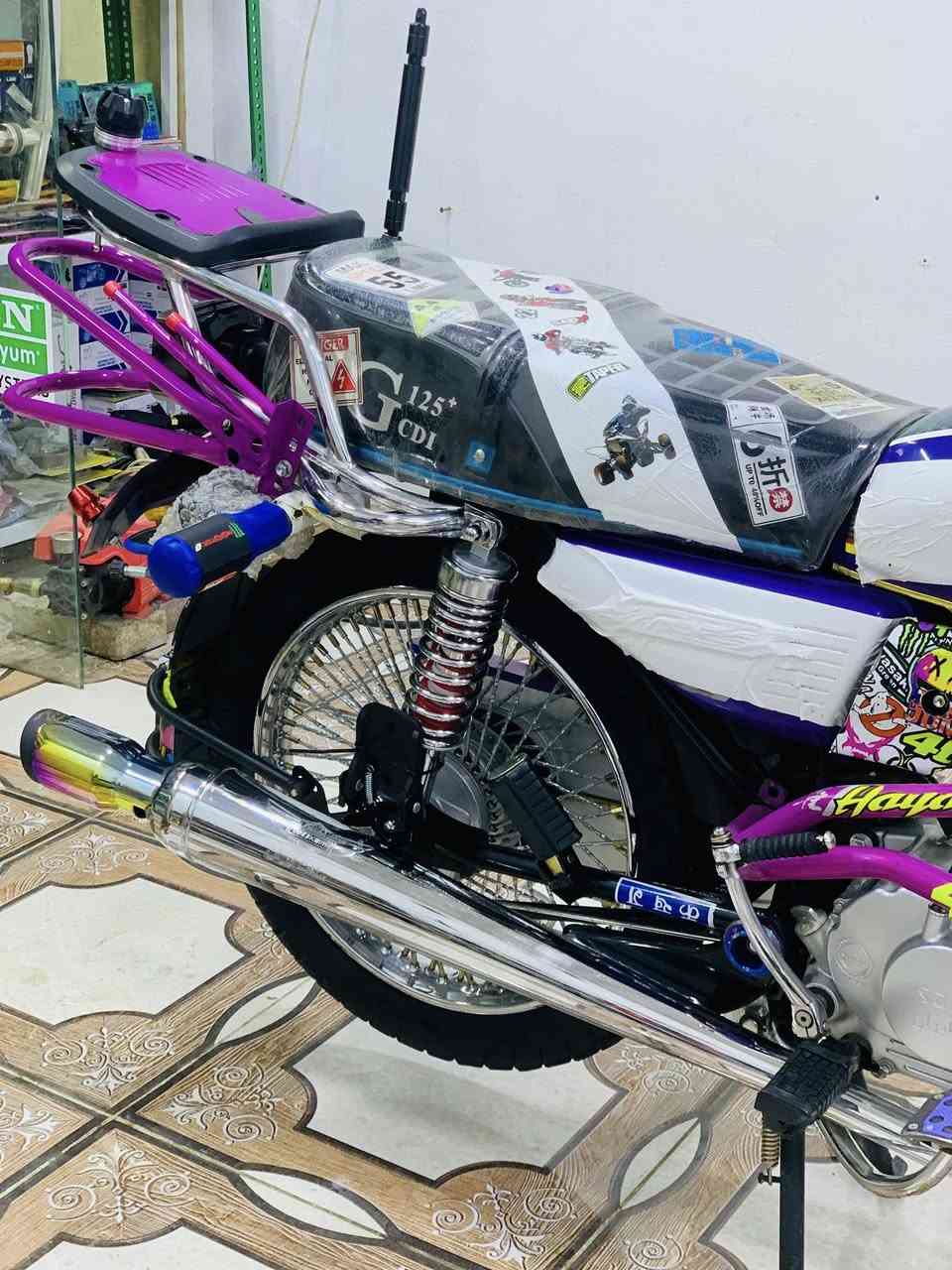 السلام عليكم  

دراجه سولنك تايكر  ٢٥(للبيع)
 نضافه كدامكًم مثل ما موضح بل صور بعده جديده دشبول عرض ولمس  وياه اربع اوراق ومنفيس  
الرقم *********** العنوان رمادي الحوز
