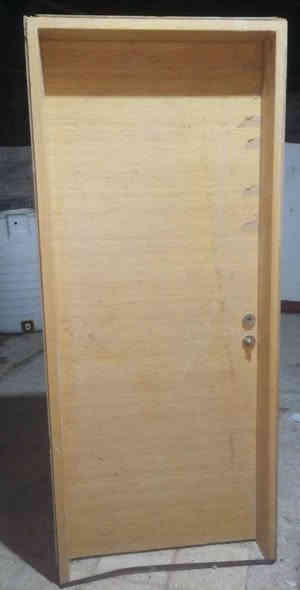 السلام عليكم باب خشب للبيع
نضيف كلش… مكان الرفاعي ..

 السعر 60 .    ***********
