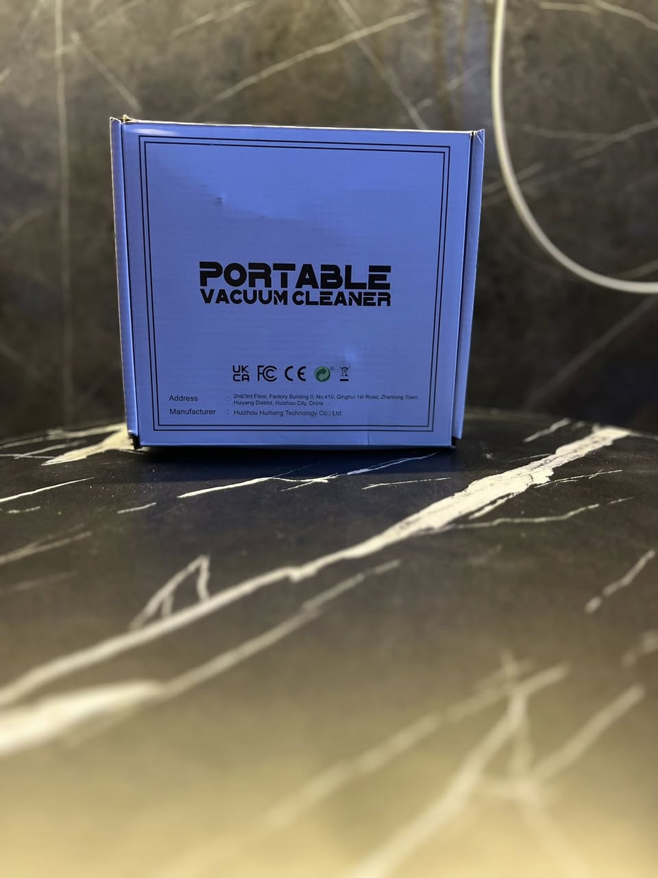 هذه مكنسة كهربائية لاسلكية محمولة من Belibuy. 
تصميم لاسلكي ومحمول لسهولة الاستخدام والتنقل.
يمكن استخدامها كمكنسة كهربائية ومسدس هواء.
مناسبة لتنظيف السيارة والمنزل والسجاد.
تأتي مع بطاريات متضمنة.
مصنوعة من مادة ABS.
توصيل جميع المحافضات5
متواجد خاص او واتساب ***********
