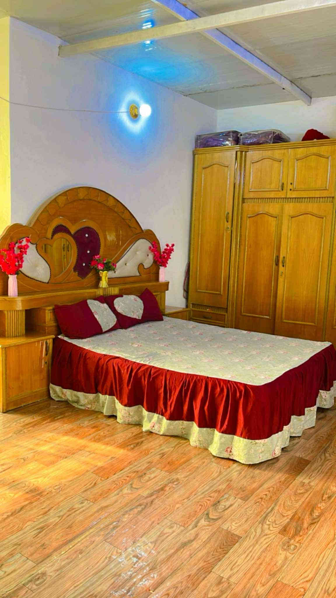 بيت للبيع زراعي التاجي حى الحسن العسكري قريب مولد عباس شايع مساحة 100مربع مسلح قاط  بيت جاهز كاشي واسيراميك حديقة 50.     ***********.بي واتساب
