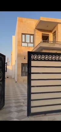 مجمع القريه الذهبيه • ٢٠٠م • ٣ غرف نوم