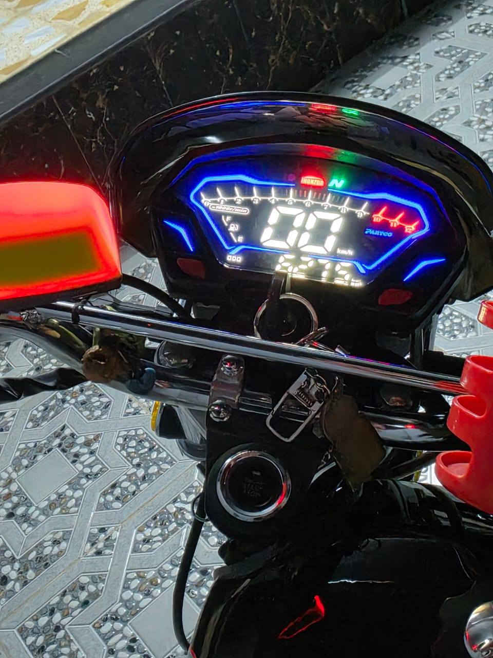 دراجه للبيع ماكينه 250 سعر المطلوب 775 اتصل على هاي الرقم***********
