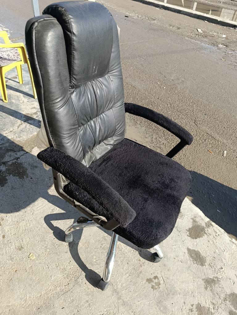 كرسي مكتبي نضيف سعره 35 مكاني كركوك 
*********** كركوك, العراق
