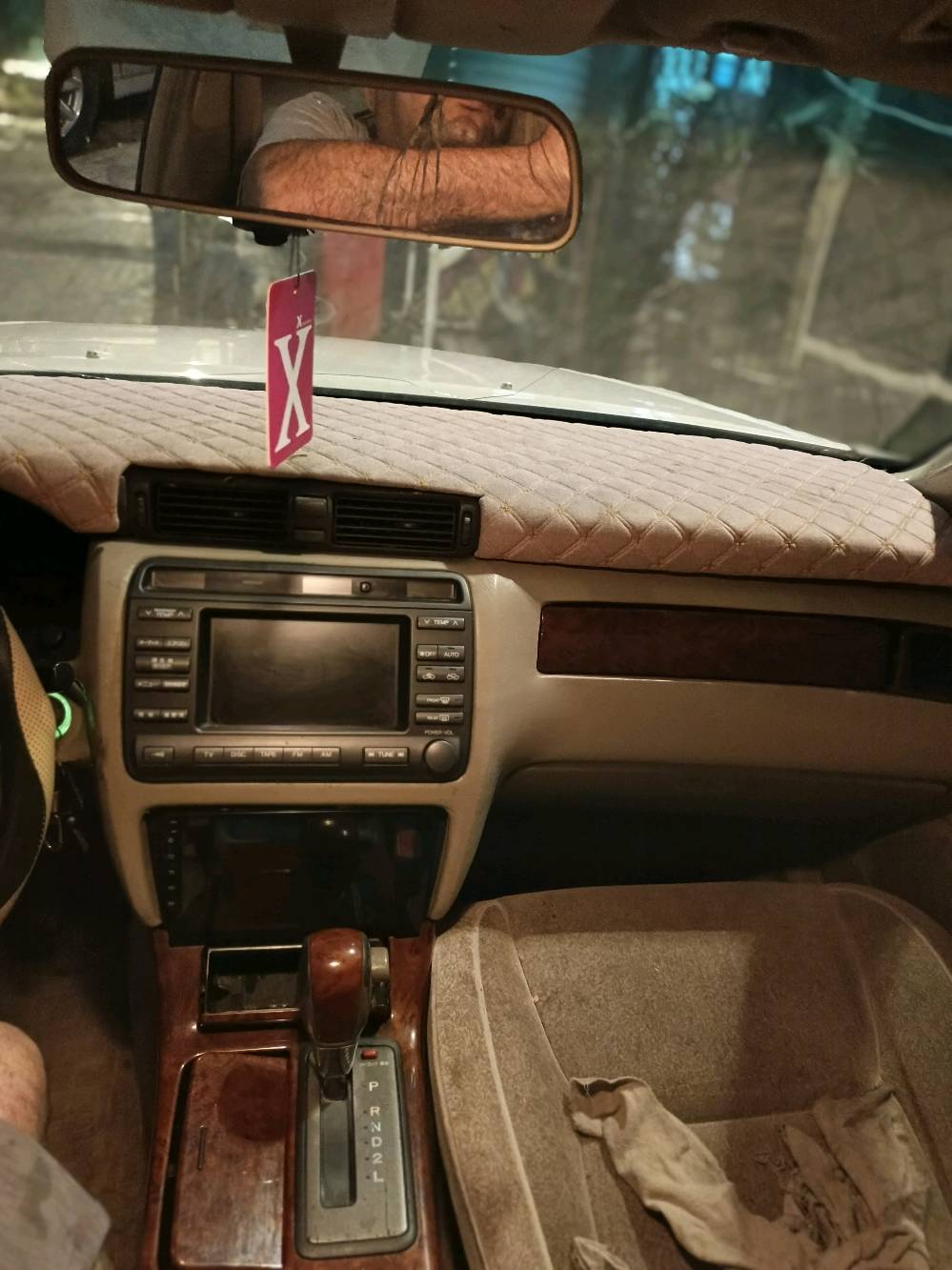 سياره جنون للبيع ادوات بها قصه شنطه محركه قايم عنوان بصره السعر 25 وبي مجال ***********