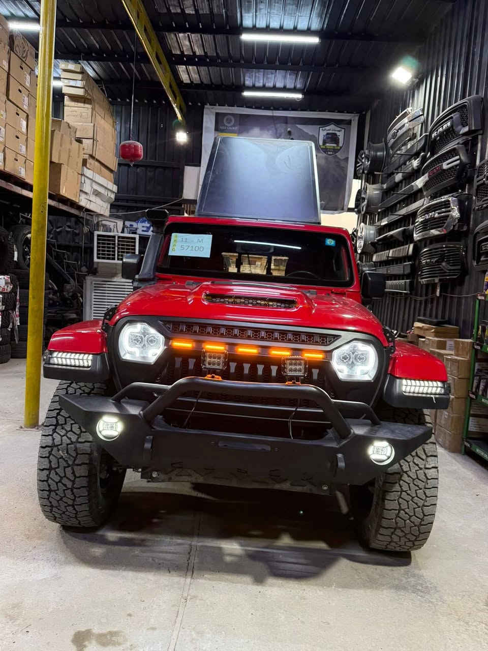 السلام عليكم جيب كلاديتور 2023 اوفر لاند حادثها بجم محترك صبغ فقط بنيد وجاملغ رقم بغداد بسمي سياره محدثه ومصروف عليها وجاهزه مابيها اي نقص وبلعافيه علياخذها
السعر 280$  ارخص سعر بلعراق 
***********
ملاحضه:  السياره بدون خيمه فقط
