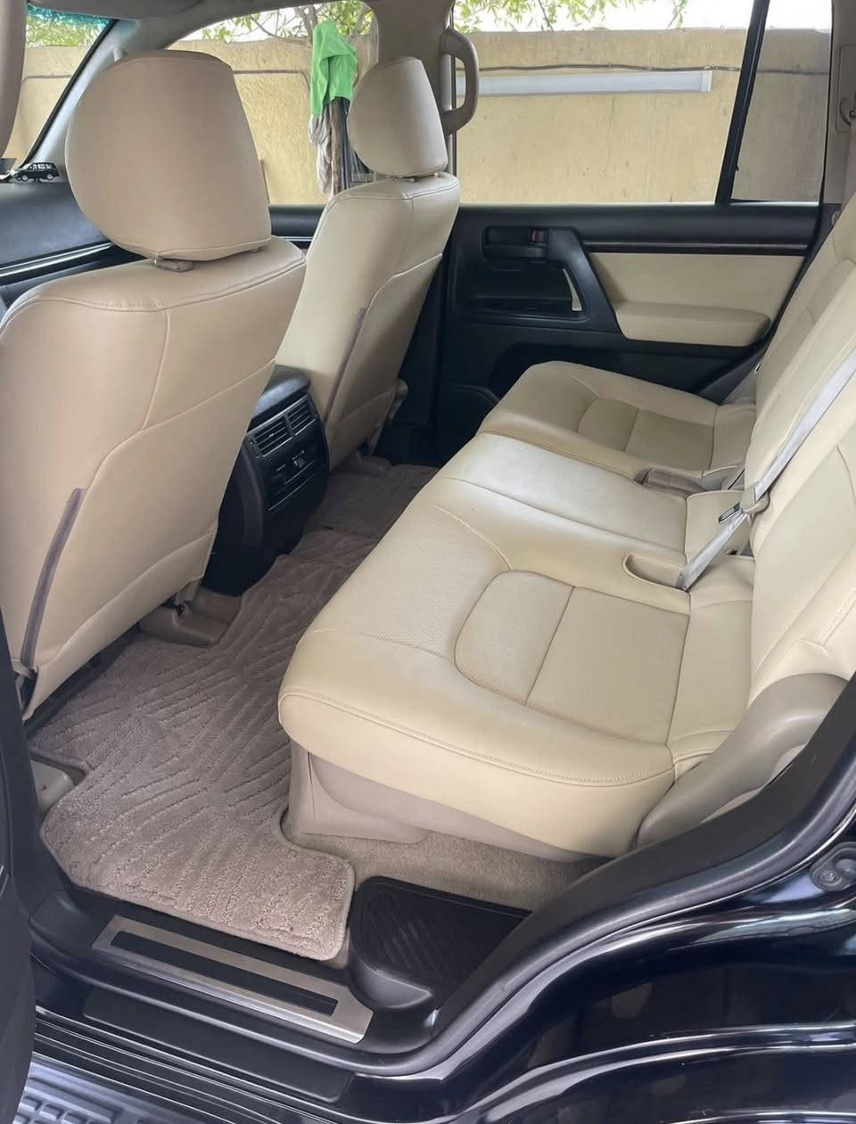 السلام عليكم
لاندكروز موديل 2009 بسمي رقم بغداد 
مكفوله من الصبغ بيه بارد شويه 
فول مواصفات ماشيه 164 الف محرك كير مكفول مابيه اي نقص 
السعر 305 وبيه مجال 
مكاني بغداد جسر ديالى الجديد

***********
