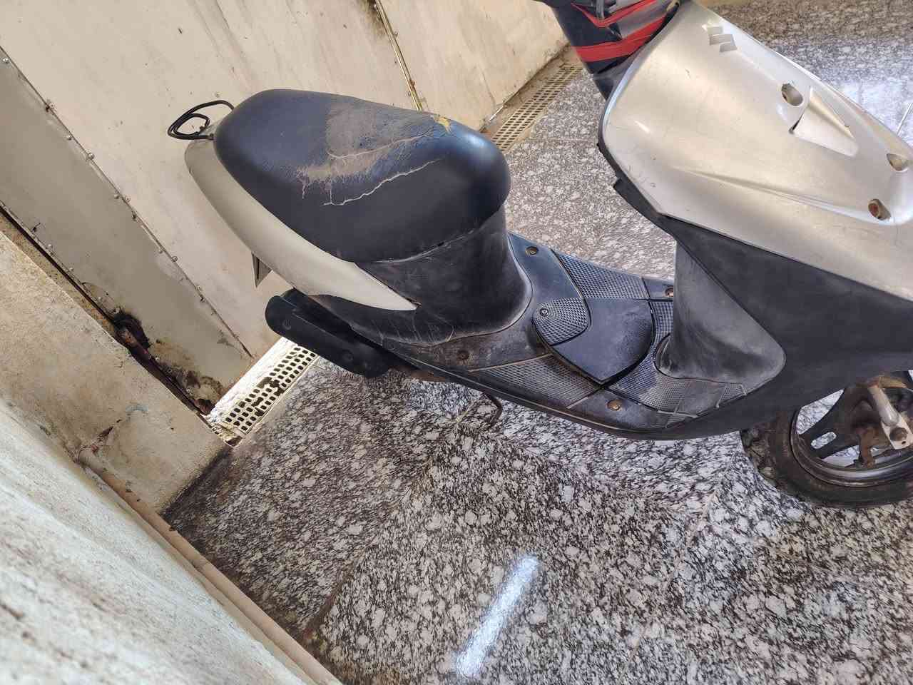 السلام عليكم دراجه للبيع ساسوكي رياضي مفتوحه مره وحده مكينه ناعمه عوزه ترتيب بسيط السعر 200 وبيه مجال المكان حي المعلمين الجديد ***********
