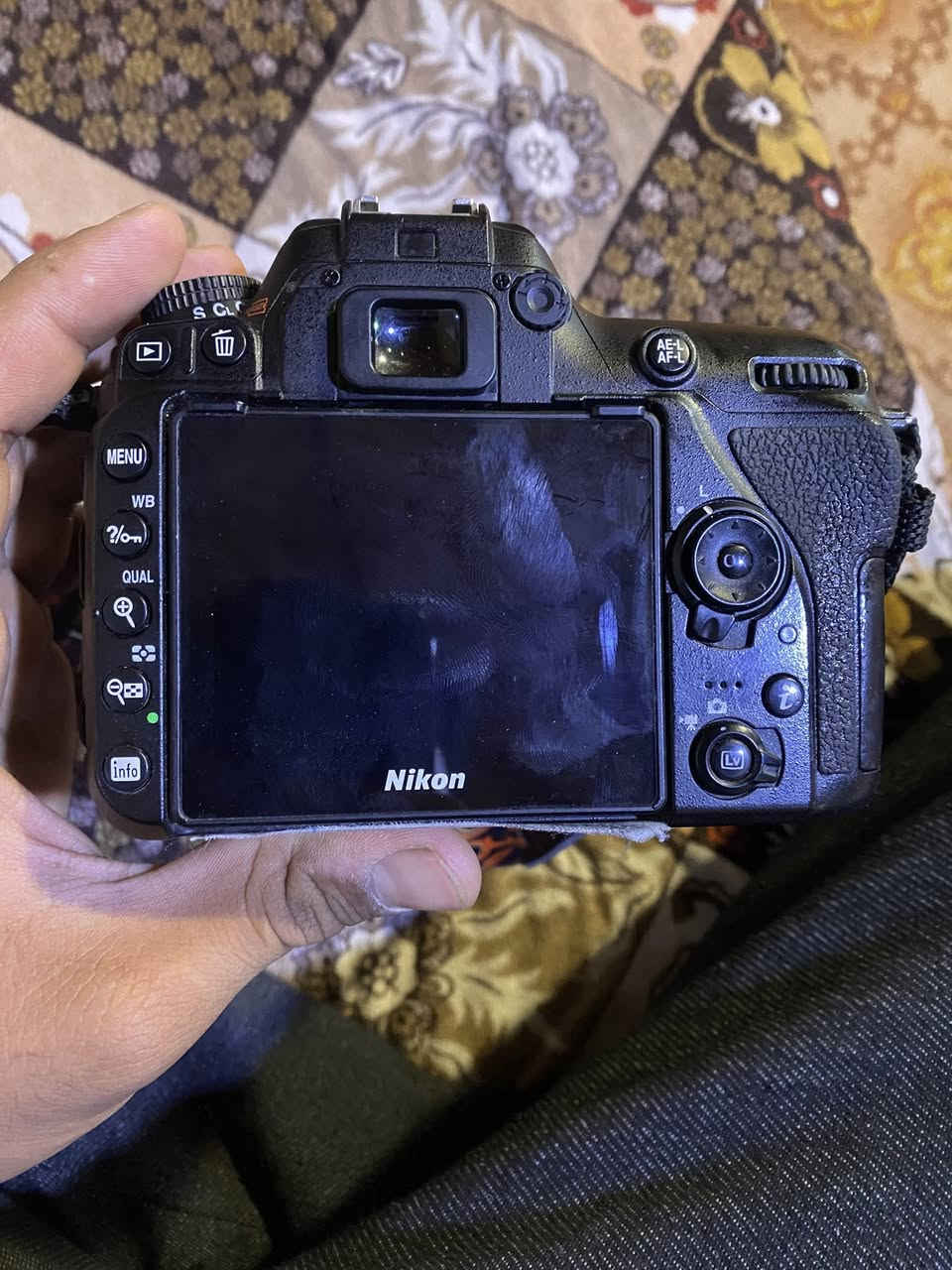 نيكون 7500D مع عدسه 70. 300 شتريته جديده ضالي شهرين و هسه اريد ابيع سعر مليون قفل مع جميع ملحقات رام و جنطه و شاحنه و بطاريه وتساب ***********
