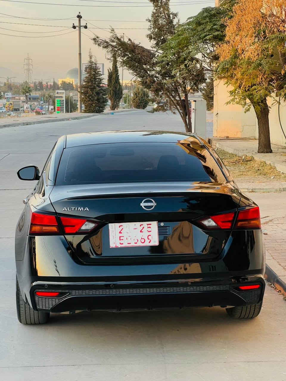 نیسان ئەڵتیما ٢٠٢٣
مواسەفات S
ڕاداری ئاوێنە 
ڕاداری خەتی جادە
حاسەی پێش و دواوە
سەیارەکە بێ بۆیاخە یەک پارچەی گۆراوە بە بیلاد 
گێڕ و مەکینەی بە شەرت
تەنها ٣٠٠٠ مایل ڕۆشتووە
سەیارەکە ڕەقەمە و سەنەوی تا ٢٠٣١ تازەیە
*********** السليمانية, العراق
