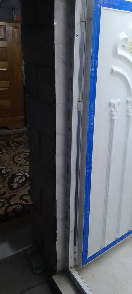 دار للبيع المساحه 100 متر 20 في 5 بناء صارله 3 اشهر والله رباط درجه اولى ماء كهرباء  موجوده العلوان صويره شارع مطار قرب مدرست الزهير قرب اسواق سعود قرب جامع عبد العظيم السعر 20 مليون و بي مجال و اذا موشراي لاتتصل فدوه ***********
