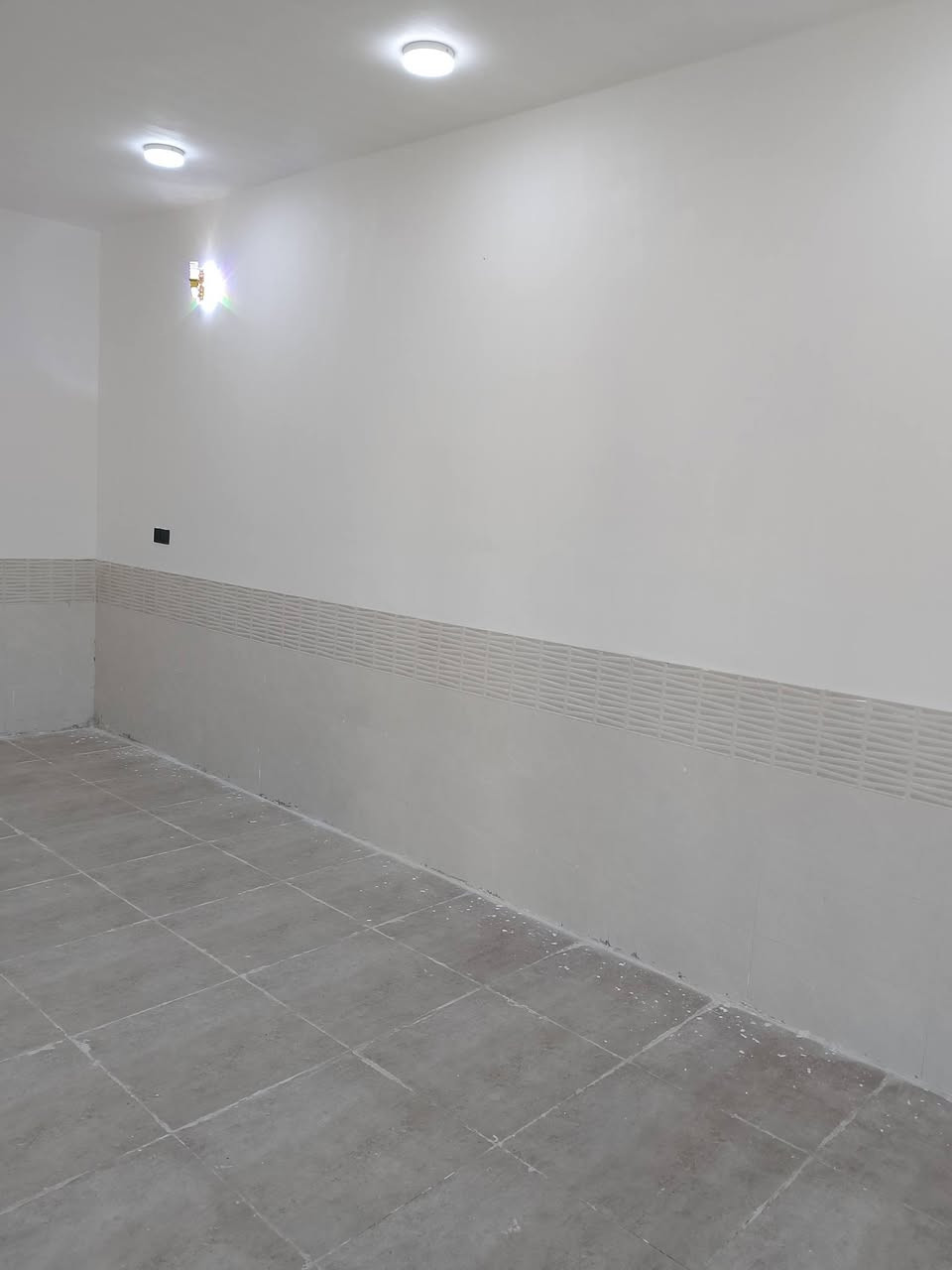 البيت للبيع طابو زراعي 300 متر سند 25 الديوانية طريق السنية حي الامين الثاني مقابل المدارس خدمات كامله بناء جديد 2025 البيت مامسكون فارغ 3 غرف نوم استقبال مطبخ صاله صحيات داخل وخارج كراج حديقه بناء طابوق صب كونكريت سعر على الاتصال *********** / ***********
