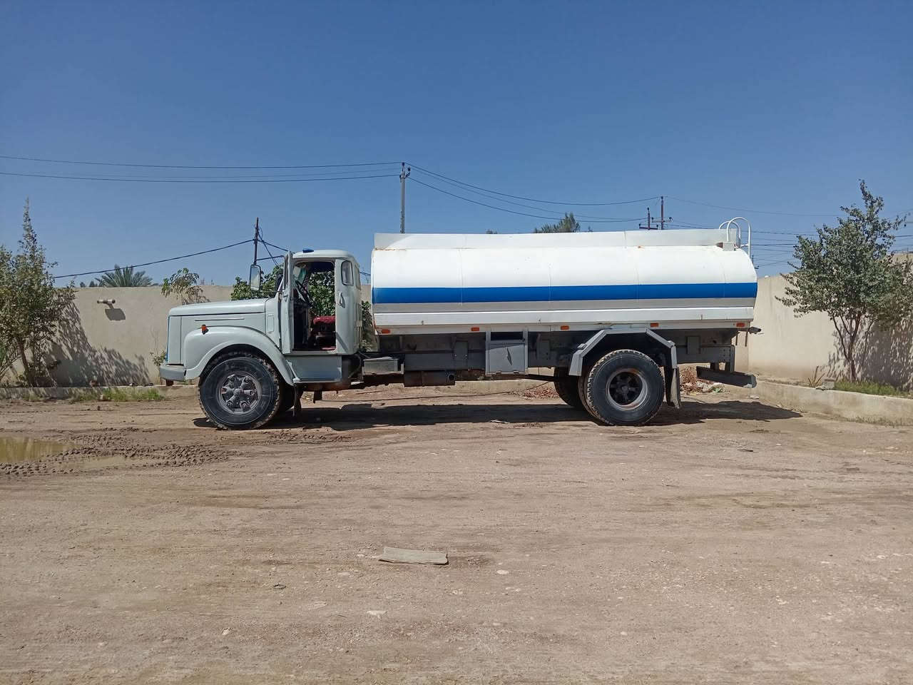 سكانيا١١١موديل٨٢للبيع سنويه لوري للبيع الأتصال على الرقم ***********
