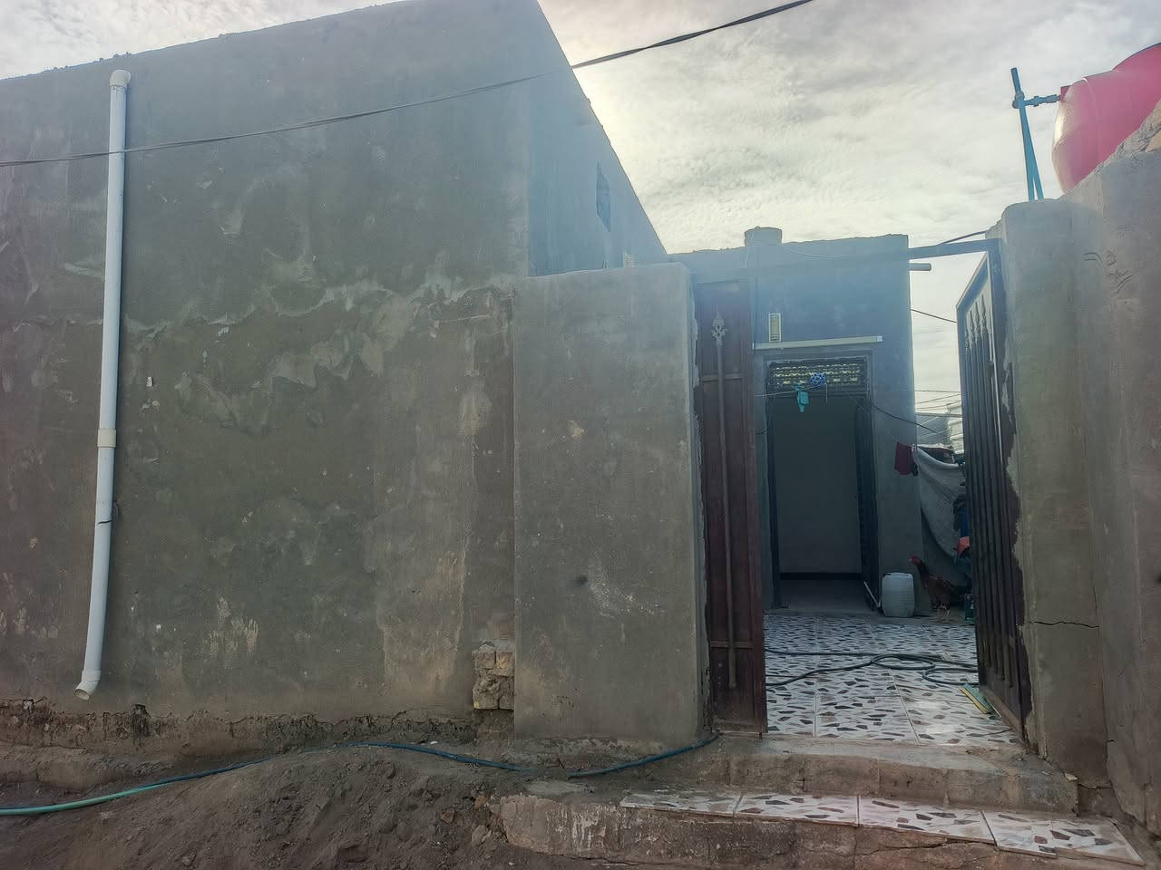 ✅للبيع دار سكن زراعي 
✅سند 25 مداور مباشر بإسم المشتري 
✅المساحة 150م 
✅الواجهة 15*10م 
✅بناء طابوگ عگاده نضيف 
✅يتكون من غرفتين وصاله ومطبخ وبراني وصحيات 
✅الموقع قرية فيصل 

🔴للاستفسار مراجعة مكتب الضامن للعقار الشارع التجاري مقابل منفذ المعرفه أو الاتصال 📞 
*********** واتساب 
***********
