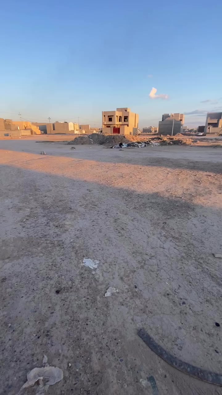 للبيع قطعة ارض بالديوم منطقة التصنيع مساحه ٢١٠ متر وجه ١٤ متر ونزال ١٥ متر موقع حلو بصف شارع ٢٠ يرهم بيع نصف منها للاستفسار عن السعر 
الاتصال ***********/*********** 
او مراجعة مكتب ابوطه للعقار العنوان شارع ٦٠ مجمع اليرموك
