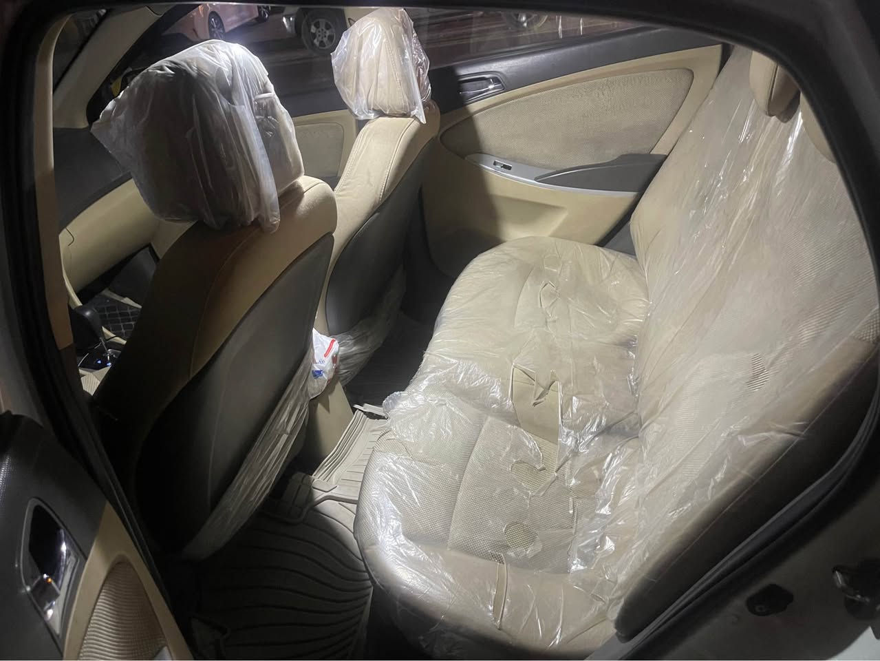 السلام عليكم اكسنت مضلع سيارة استلام شركة ماشية 252 
سيارة بيها طخة خلفية يم قبغ البانزين فقط مكينة كير شركة لا مجفتة ولا مفتوحة سيارة كلها بلادية 
سعرها 75 وبيها مجال 
مكانها بغداد حي الجهاد 
***********2
ملاحضة السيارة رقم احمر التحويل ينكطع من سعرها بغداد, العراق
