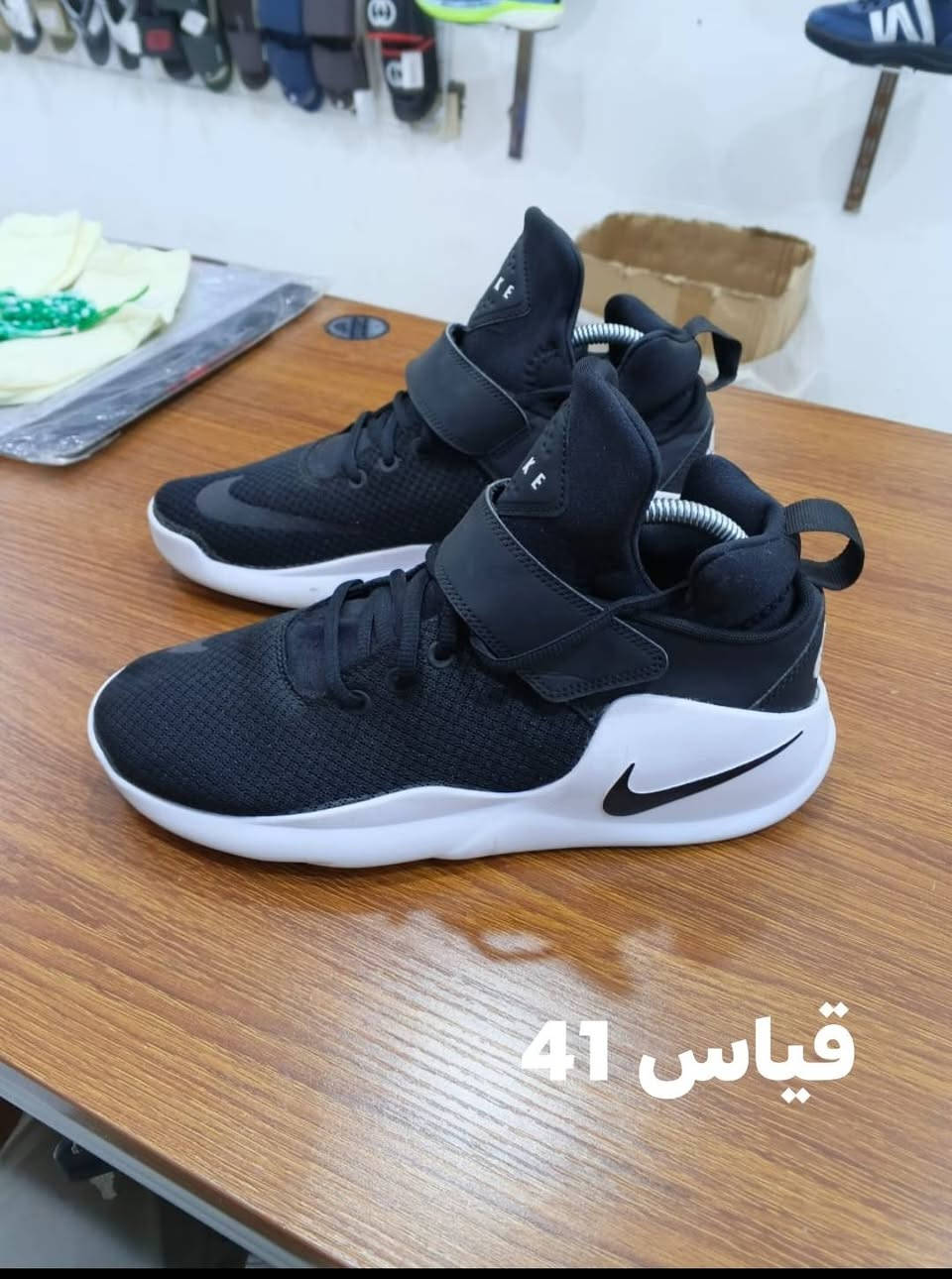 سلام عليكم احذيه باله نضاف
فول القياسات عله صوره
سعر القطعه 20 ثنين 35 مكاني ناصريه
حي اريدو شارع مستشفى القلب 
الاتصال او مراسله عله صفحه ***********
