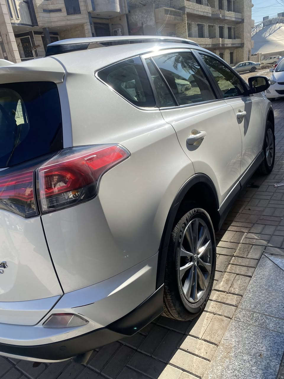 � للبيع: تويوتا راف فور 2018 – خليجي

🔹 اللون: أبيض صدفي
🔹 المسافة المقطوعة: 74000 كم فقط
🔹 المواصفات: VXR

✨ المميزات:

 • بصمة تشغيل
 • فتحة سقف
 • صندوق خلفي كهربائي
 • تحكمات على الاستيرن
 • مثبت سرعة
المقاعد جلد ومقعد السائق كهربائي . 
 • وجميع المواصفات المعروفة في فئة VXR

🛠 الحالة:
السيارة سليمة تمامًا
✔️ خالية من أي ضربات
✔️ لا يوجد فيها قطرة صبغ

💰 السعر المطلوب: 230

***********
