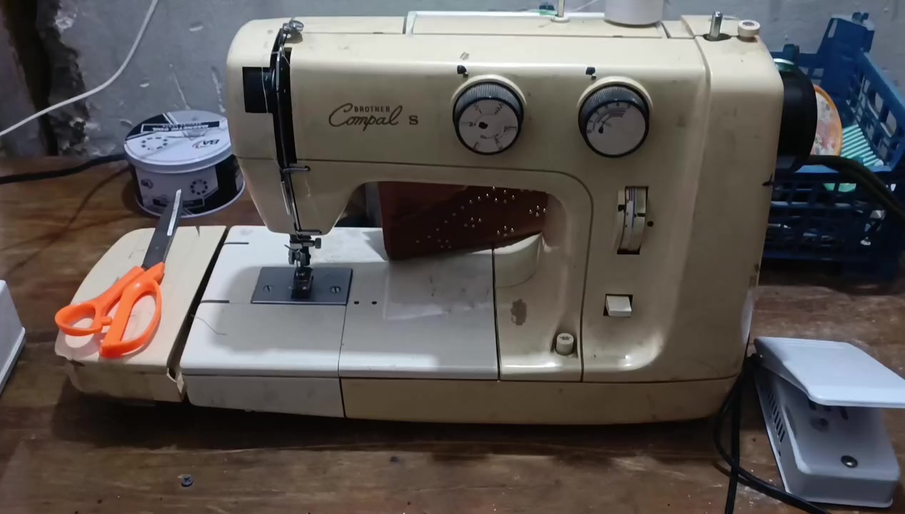 ماكينه للبيع ياباني سعر75/ ***********
