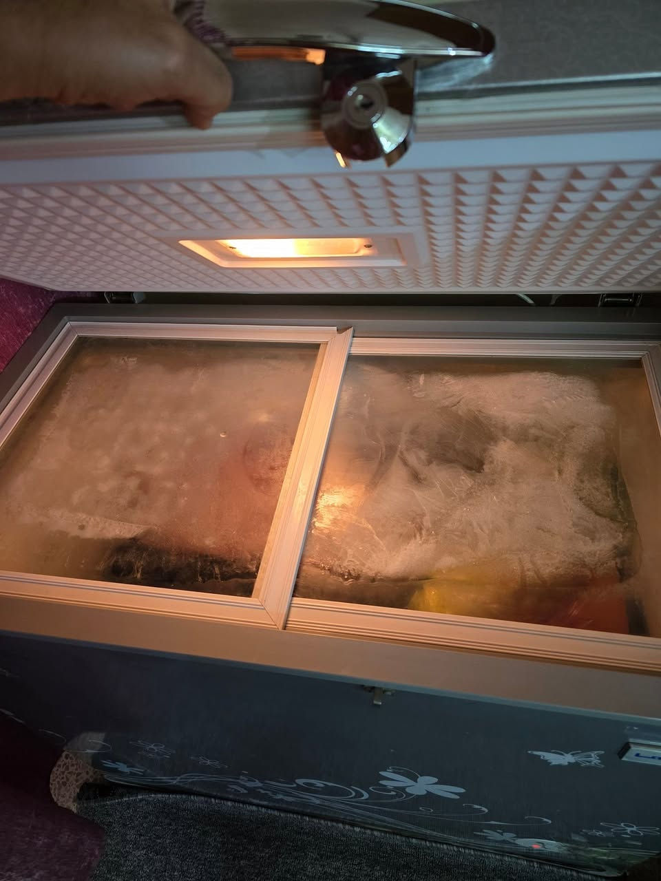 مجمده للبيع جديده مستخدمه شهر ...السعر ٤٠٠ للاستفسار ..***********..بابل مركز المدينه
