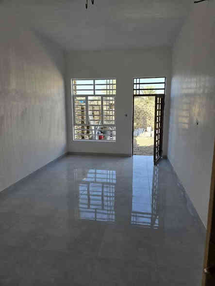 السلام عليكم بيت طابو زراعي سند ٢٥ شارع عباس مطلب الشباني مساحه ١٥٠متر يحتوي ع غرفتين وصاله وستقبال ومطبخ وصحيات داخليه وخارجيه وساحه وحديقه 
البناء طابوك والسقف كونكريت صب الدرج والرباط يبعد ١٠٠متر عن التبليط شارع سبيس نضيف السعر ٥٠ وبي مجال
***********
