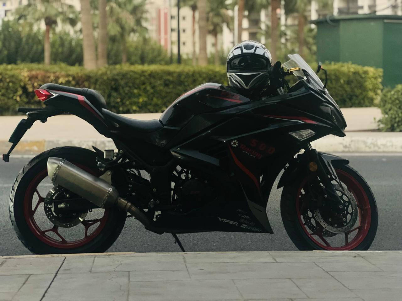 للبيع دراجة نارية (ماطور)
• المواصفات: محرك 250 سي سي (250 CC).
• ملاحظة: المحرك مفتوح (المكينة مفتوحة).
• السعر المطلوب: 1500 دولار (علماً أن سعر الشراء الأصلي كان 2500 دولار).
• ملاحظة إضافية: السعر قابل للتفاوض، وما نقصر مع الشراي الصامل.
• للتواصل والاستفسار: ***********
