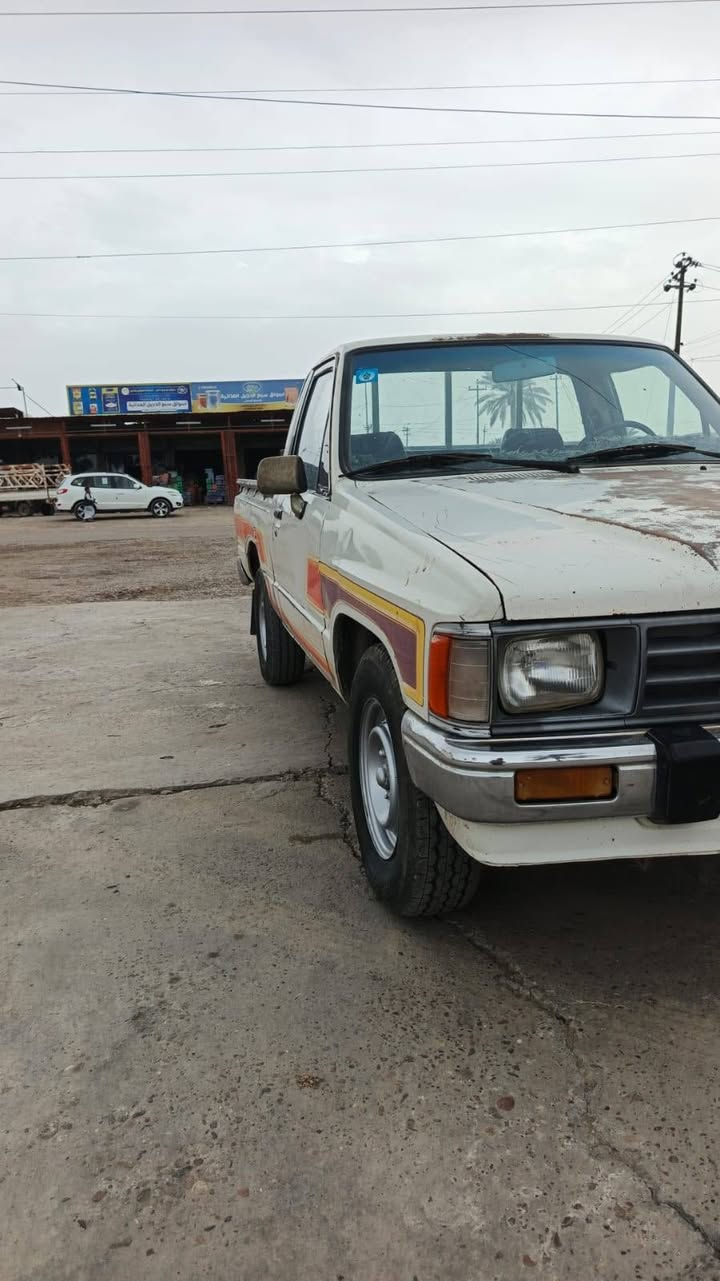 السلام عليكم بيكم تويوتا موديل 1988 رقم دولي انكليزي صلاح الدين بأسمي سيارة نظيفة بلادية تايرات جديدة وصدر جديد سنوية جديده  للتواصل على رقم التلفون......   ***********
...
...السعر على الخاص
