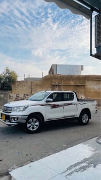 تويوتا هايلوكس • ٢٠١٦ • اوتوماتيك