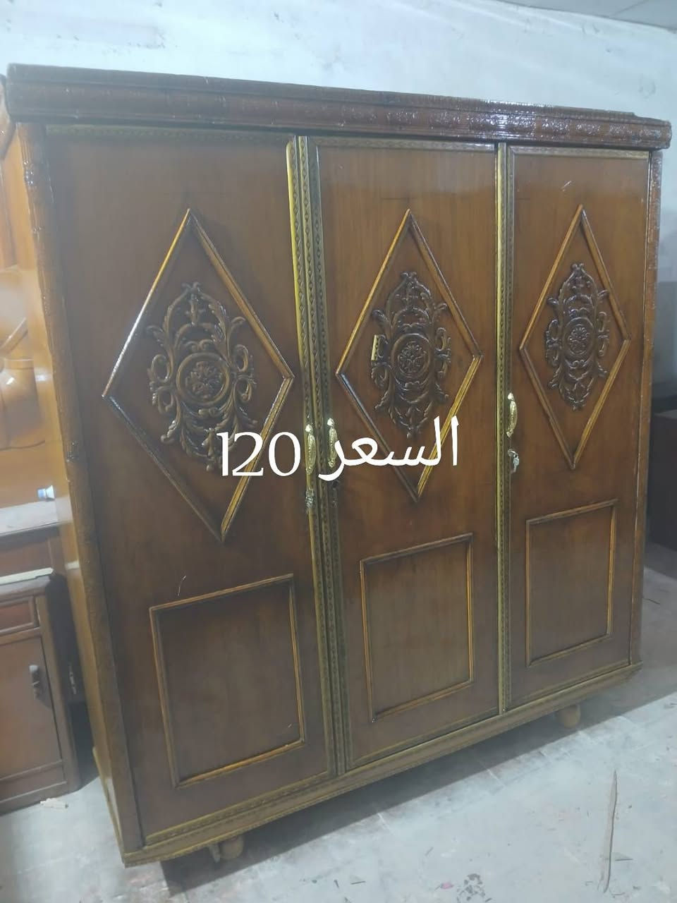 يالله 
بوفبة نضد  صاج تسكام 
جدا نضيفه  
الطول 290سم 
السعر 150 (
بوفية نضد جديد غير مستخدم 
صاج تسكام درجه اولئ،  
الطول  مترين 
السعر  225 كامله مع الصبغ)
بوفية متر ونص  جديد غير متستخدم 
صاج تسكام  درجه اولئ 
السعر 175 مع الصبغ 
كنتور 4 باب صاج تسكام  اخو الجديد 
السعر 200 
كنتور 3 باب كلاسك 
 صاج تسكام 
السعر 120

يوجد خدمة توصيل وشد بكروه 
العنوان  حلة ناحيه ابو غرق شارع الامام 
***********
