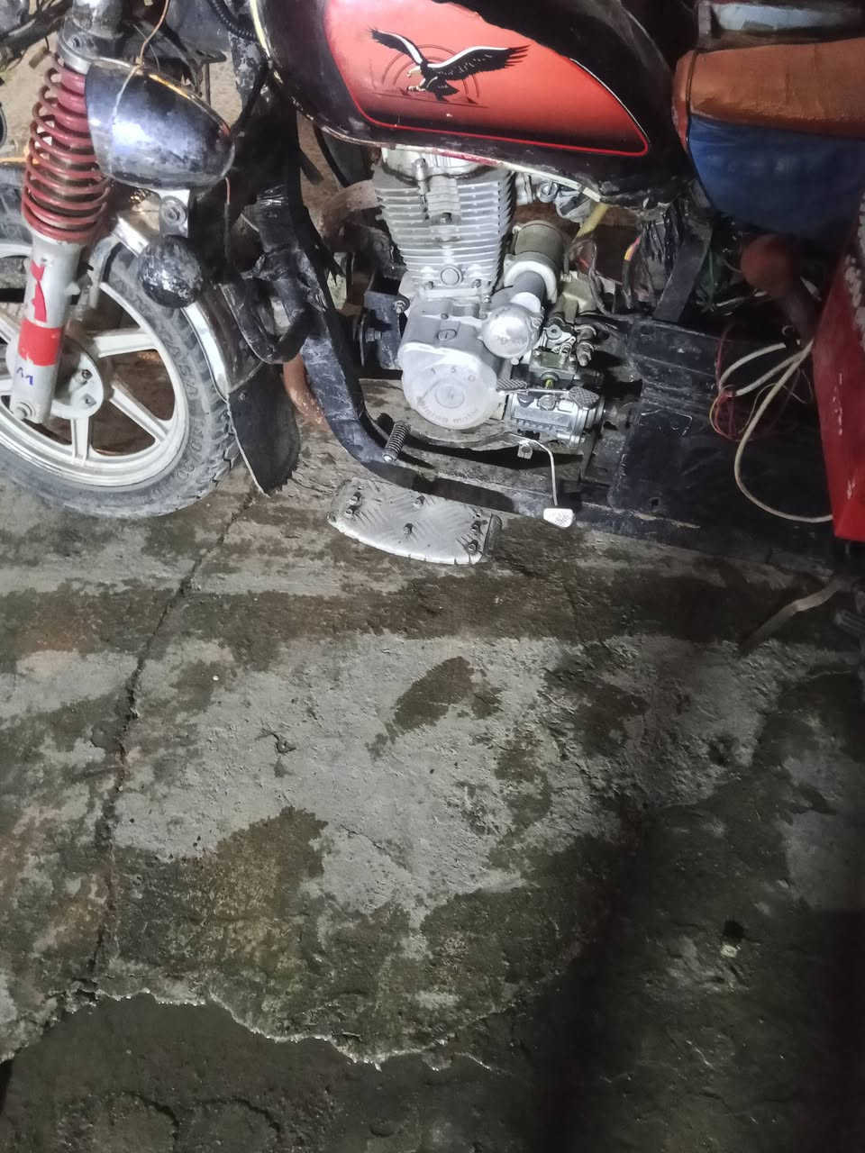 جمره موديل 18 ن
مصبوغه وير منيه شغاله بس باتري السعر 750 وبي مجال ***********
