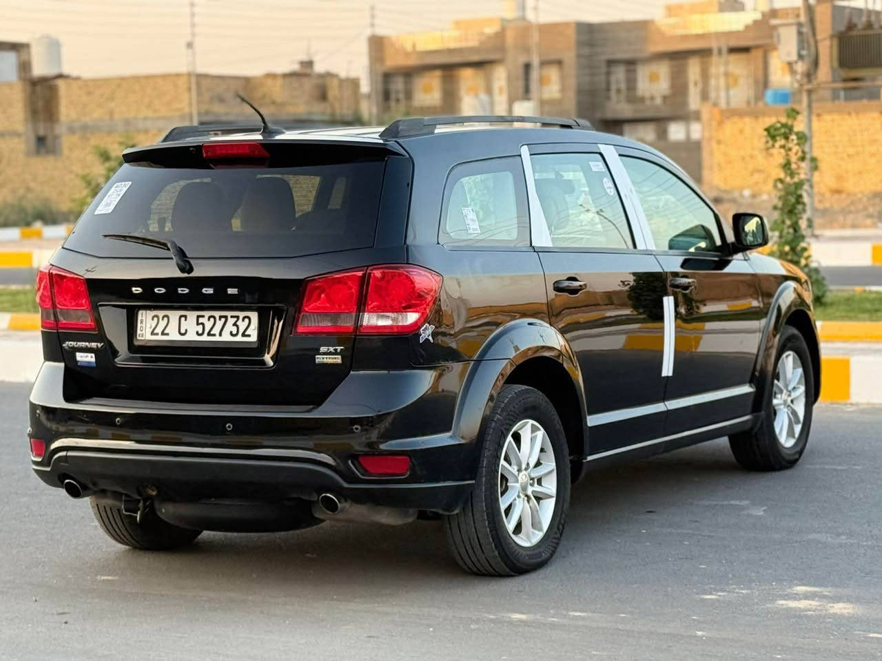 السلام عليكم 
جورني موديل 2017 رقم ربيل جديد 
حاضر الوكاله والتحويل 
السياره وارد أمريكي ضررها جاملق وبنيد بدون ضرر داخلي 
موصفات فول 1/1
مكينه 6سلندر 
7راكب 
بصمه 
بعد بيها هواي موصفات 
السياره مكينه كير تبريد حداده على وضع الشريكه 
العنوان البصره 
السعر125
رقم الهاتف *********** البصرة, العراق
