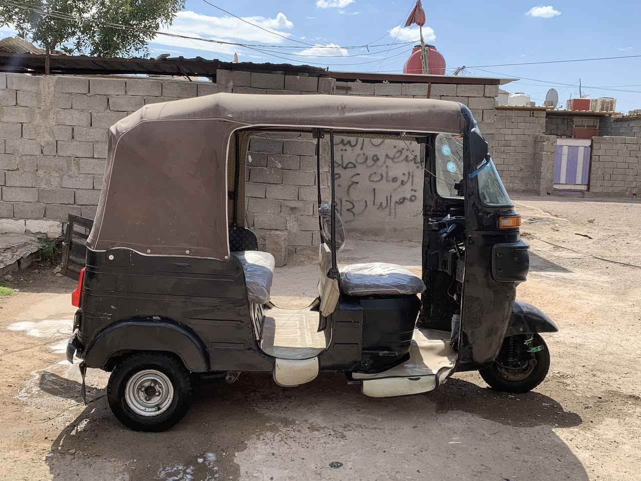 السلام عليكم تكتك موديل ٢٠١٦مكينه مال ٢٠مابيه أي نقص فقط بس لكشر شويه تعبان موضح بل صور تجفيت جديد وعمرت بيه دوس امامي لا جفيه ولا شمره بيه نصبته كلش حلوه سعره ٣٣٠٠وبيه مجال لطيبين عنوان شهداء البياع  غير متواجد عل فيس ***********
