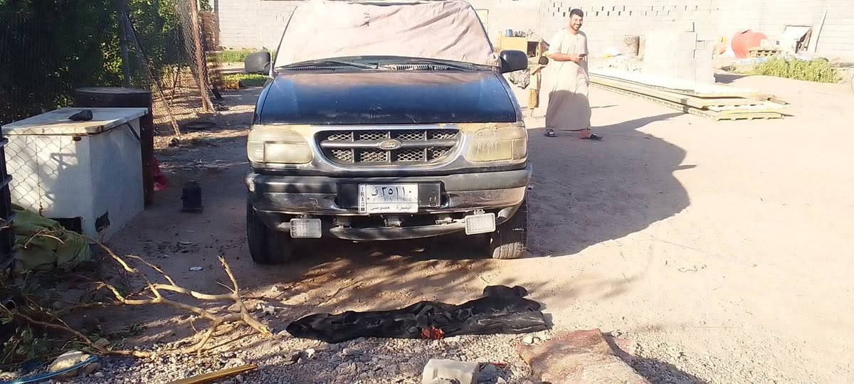 سلام عليكم للبيع فورد اكسبلور موديل 2000رقم بصره مشروع وطني مكاني بصره زبير مكينه 3000سعره 30وبيه مجال حكه جيه/***********@***********
