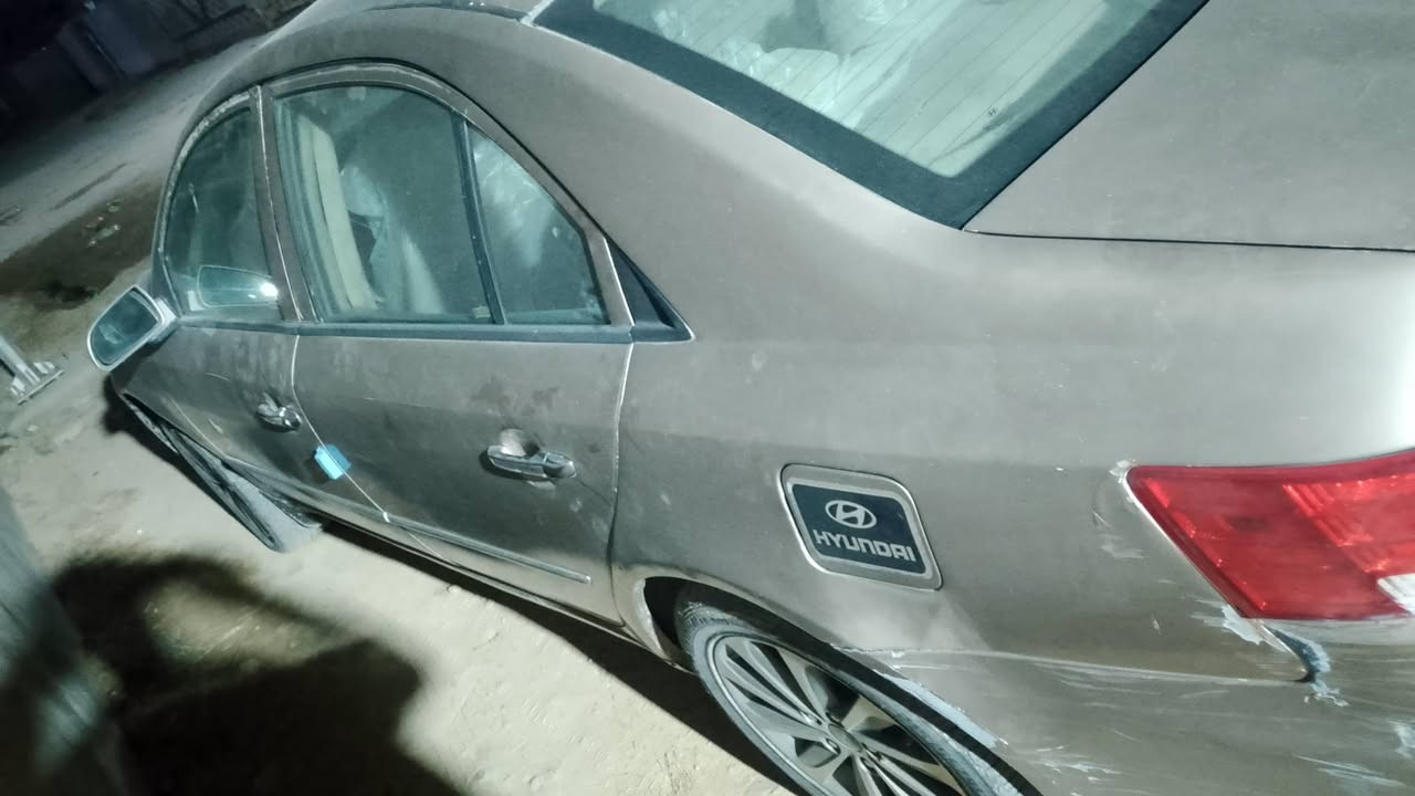 السلام عليكم. سوناتا موديل 8 وراد امريكي للبيع رقم بغداد نكليزي سنويه ل30 كير ومحرك مكفولات السياره صبغ عام بدون دواخل  بيع مستعجل مكان بابل السعر 77وبيه مجال للطيبين الاتصال ***********///***********
