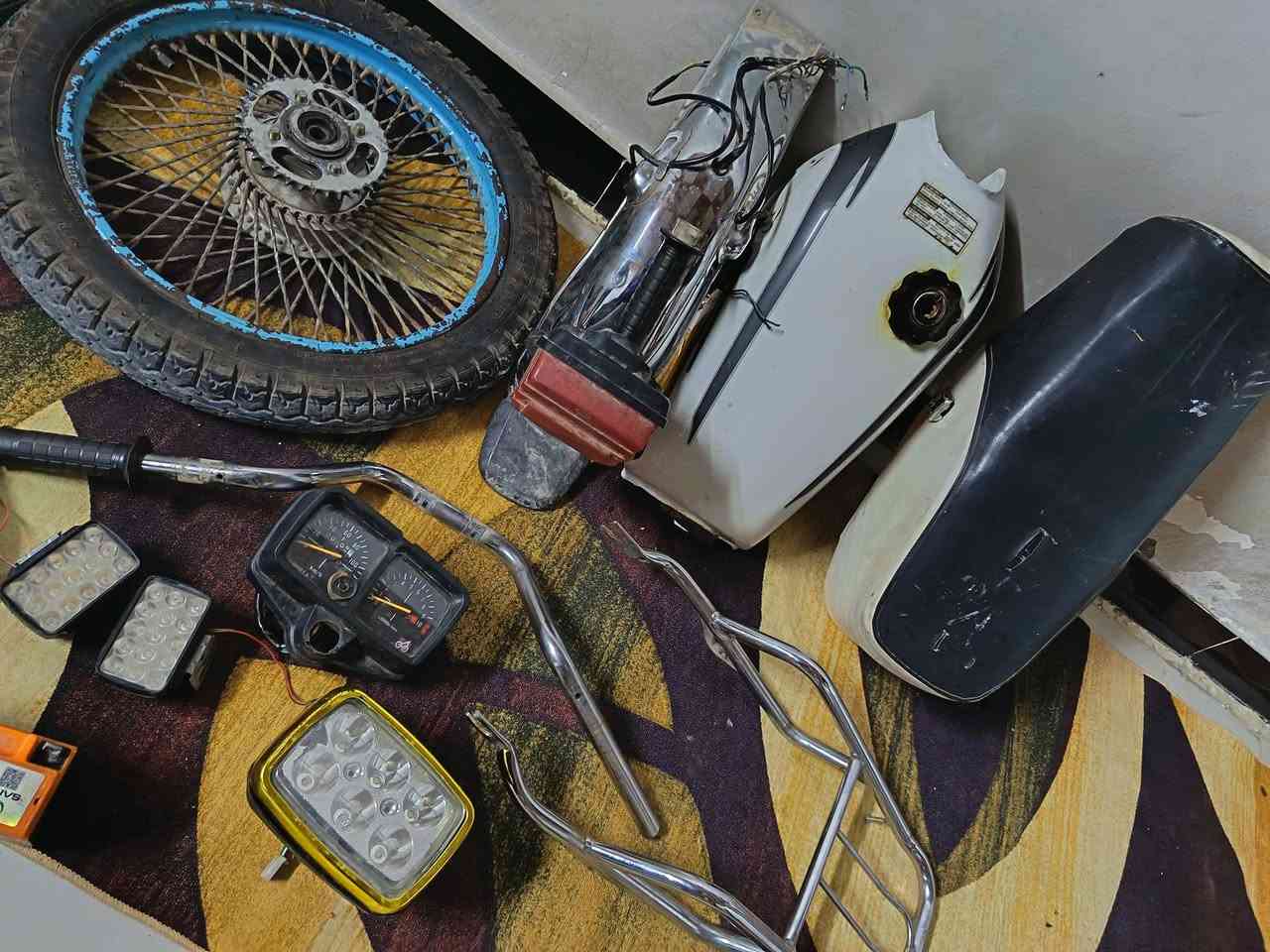 سلام عليكم غراض اربع كير للبيع كلهن بيعه وحدة كلهن شغالات 
سعر 100 
***********
