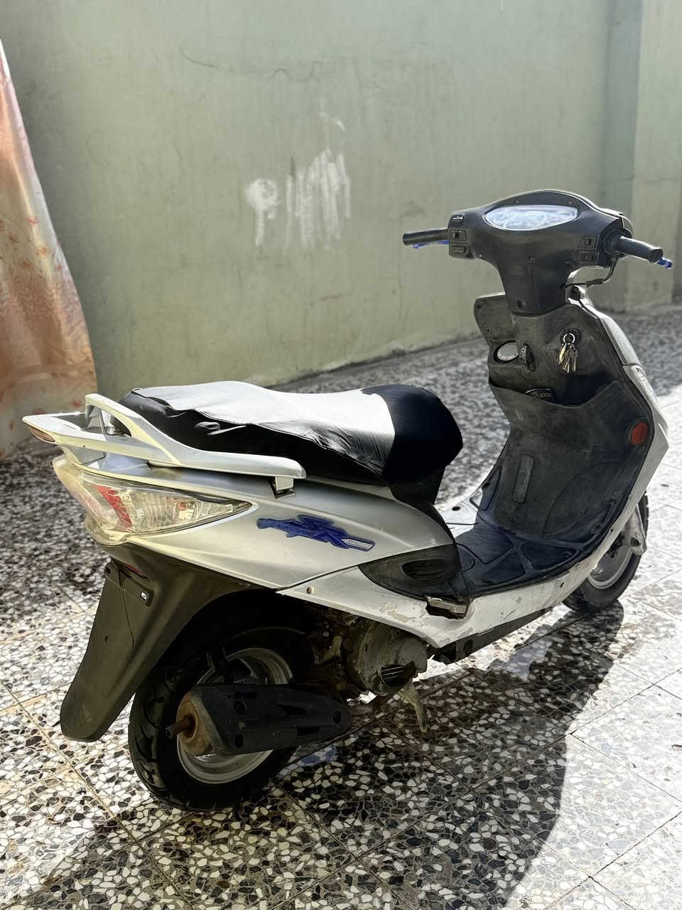 سلام عليكم دراجه كامكو جي فور للبيع دراجه كله بلاد برغي ما مفتوح بيه دراجه كلش نضيفه شراي راسلني *********** وتساب سعر550
