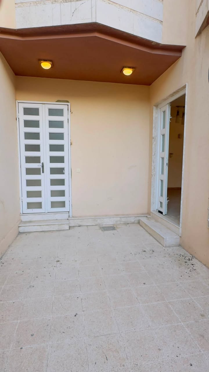 🏠عروض مكتب الحامد لتجارة العقارات 🏠

     🏛 دار نصف قطعة في الكفاءات الثانية 🏠

✨️المساحة ( 150 متر ) 

✨️الواجهة( 8 ونصف )

✨️الاتجاه غروب

✨️ الدار طابقين معزولين 

طابق الاول غرفتين نوم وهول واستقبال ومطبخ وصحيات 

طابق الثاني 3 غرف نوم وهول واستقبال ومطبخ وصحيات 

✴ للتواصل يرجى الاتصال على الارقام التالية او مراسلة الصفحة:☎️☎️
___________________________________
      🏛مكتب الحامد للعقار 🏛
    حي الحدباء سايدين آلصورة قرب مطعم حطبچي 
              
       ***********☎️
***********☎️
                    

نستقبل عقاراتكم و طلباتكم على الارقام اعلاه او مراسلة صفحتنا او زيارة المكتب
