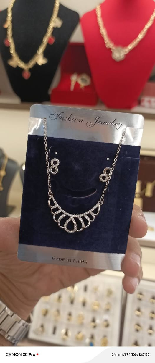 گلاده وتراجي فضيات اصلي 🥰🥰تجنن
كلشي جديد فقط يمي متوفر 😍😍
تتميز بضاعتنا بالجوده العاليه والطلاء ثابت 
وبأحدث الموديلات وانسب الاسعار 🔥✨ فقط 
يم عمر اكسسوارات 
نزاكة ةةة فول ✨✨ 
محل عمر اكسسوارات 🥰🥰
الموقع - ديالي خانقين - مزرعة - مجمع روتانا -
طابق سرداب رقم (4)
كما يوجد لدينا خدمه توصيل 🚗 داخل و خارج خانقين 🥰🥰
ويوجد لدينا بيج ❤️❤️ عل انستا


**إذا كنت صاحب هذا الإعلان وتريد حذفه لأي سبب، رجاءا أرسل رسالة إلى الدعم الفني**