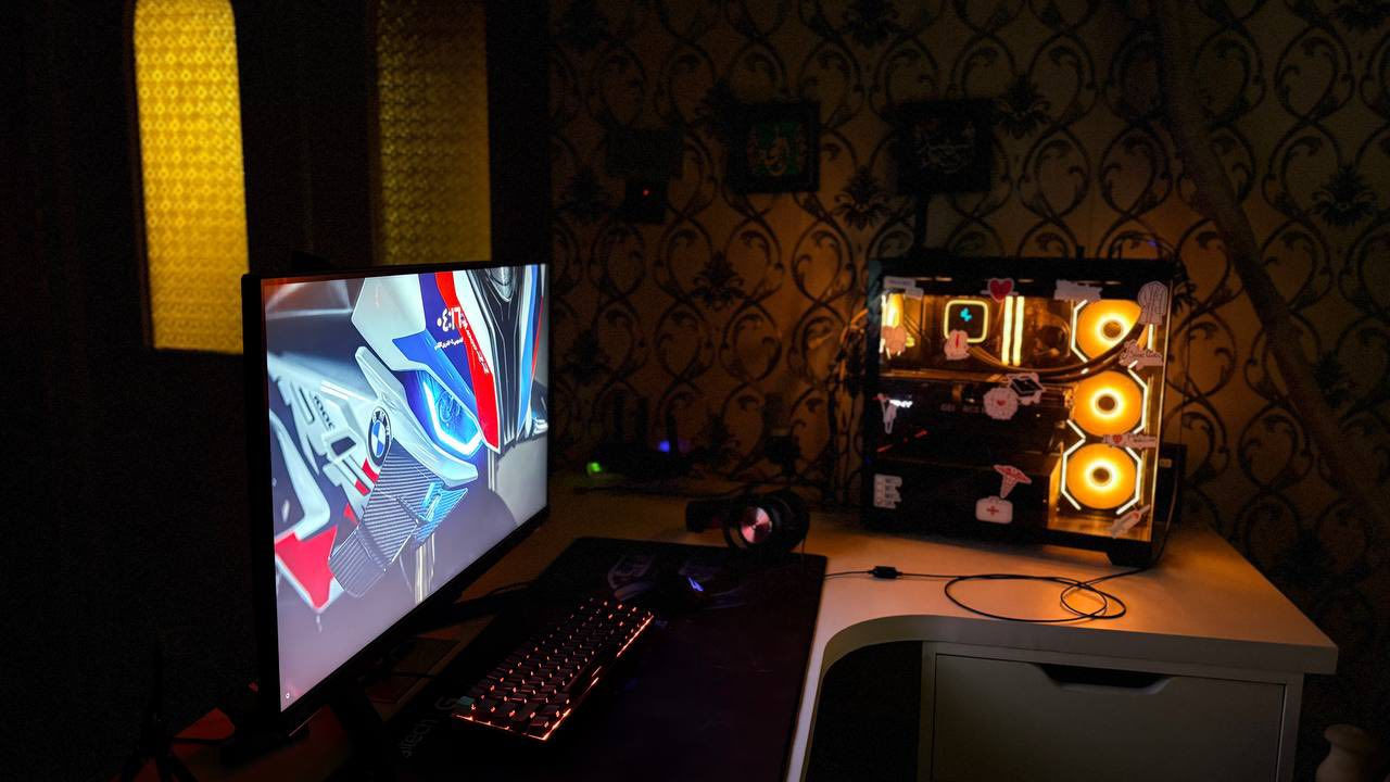 السلام عليكم حاسبه للبيع مواصفات قويه السعر 4 ملاين وبيها مجال بسيط . مكاني بغداد . *********** 
المواصفات :
i7-14700KF
DEEPCOOL LS720 SE DIGITAL 
RTX 4070 TI SUPER 16GB PNY
ASUS ROG B760-F PLUS WIFI 
Ram 32GB 2x16GB 6000mhz RGB T FORCE
M.2 1TB KINGSTON NV3
NVME 2TB NM620 LEXAR GEN3
Psu 750W GOLD SEGOTEP
SAMA SV-01
الشاشه :samsung G7 28
mouse :GIGABYTE AORUS M6
DEEPCOOL KEYBOARD KG722 
سماعات : LOGITECH G PROX7.1 HEADSET
UPS : FARBER 1KVA ONLINE
