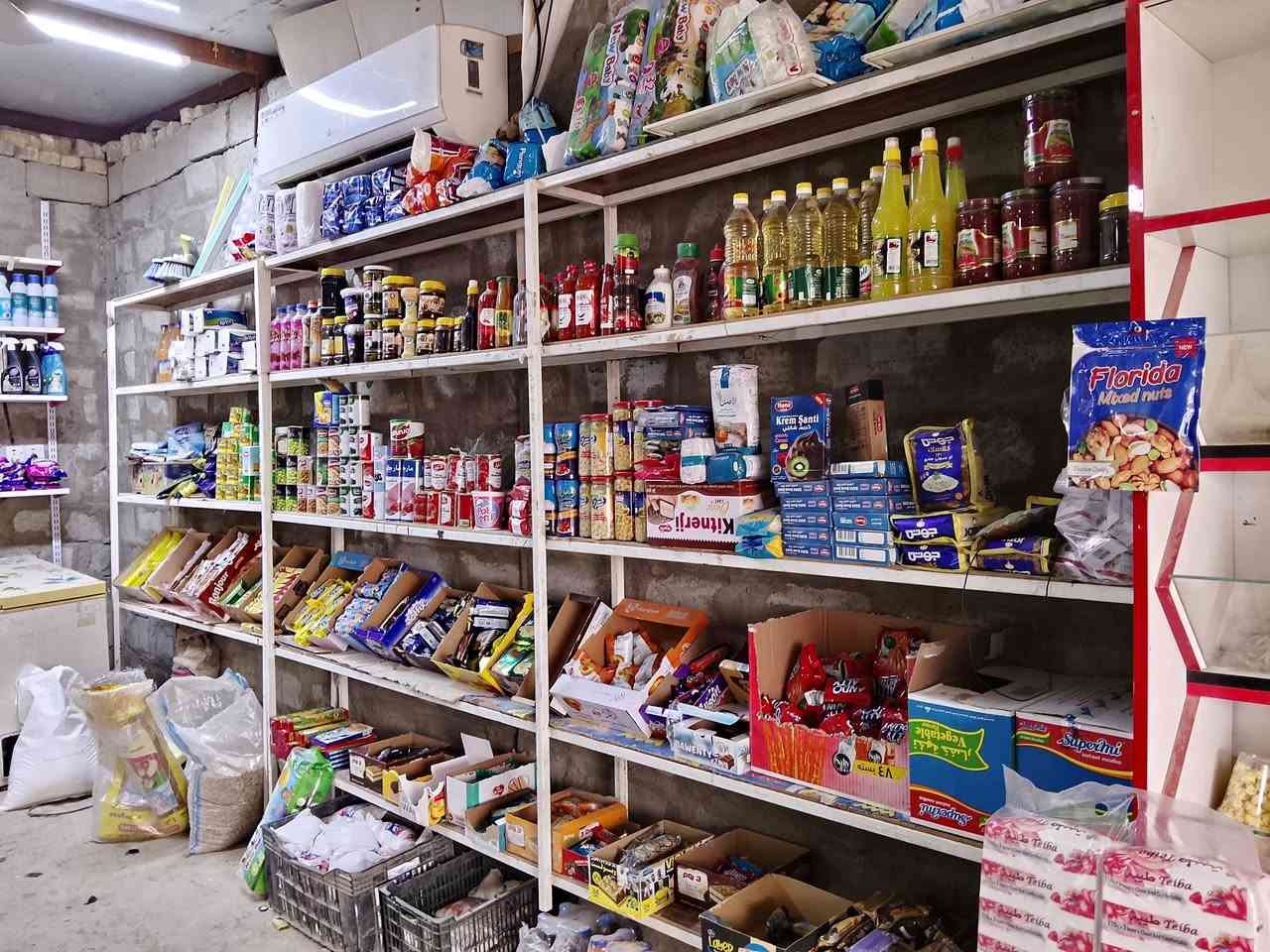 عرصة 100متر مربعة. 8×12ونص +اسواق جاهزة
نجف شارع المطار الجديد قرب المخازن الغذائية البيوت الى خلف المعرض الدولي وقريب على صناعي مال كوفة 

 مسيجة بلوك داير الاطراف للسكف مع بلوك 
اساس صب بدون شيش يتكون من غرفة وصالة ومطبخ  ومكشوفة وحمام داخلي وحمام خارجي   
واستقبال مسوينة اسواق مكونة من(4 برادات ومجمدتين  وسبلت منظونة كامرات ورفوف وعارضة كرزات 3 سطح سندويج مثل ممبين بالفيديو )

تكدر تبقى على الاسواق وتكمل البيت لو تكعد بي لو تاجرة بالناحيتين مستفاد السعر خاص 

اسباب البيع عدم التفرغ 
رقم صاحب العرصة (***********) موجود واتساب
