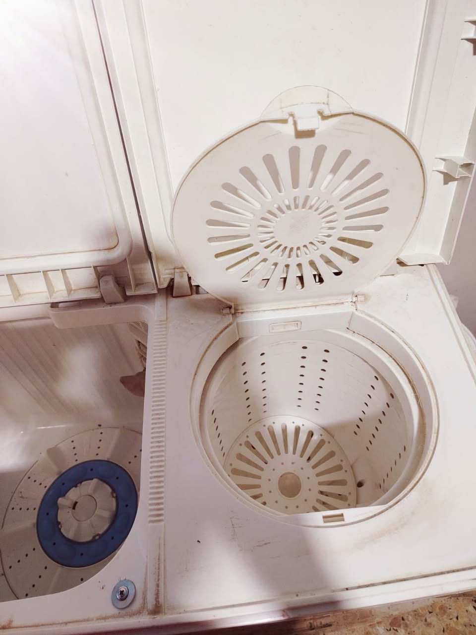 غسالة للبيع الغسل عاطل فقط التنشيف يشتغل للبيع سعر مناسب نضيفه
الوزن 26 كغم
موديل 24000


**إذا كنت صاحب هذا الإعلان وتريد حذفه لأي سبب، رجاءا أرسل رسالة إلى الدعم الفني**