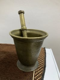 هاون اصلي قديم وزن ثقيل حجم كبير السعر 100 الف مكاني بغداد عامرية وعند...