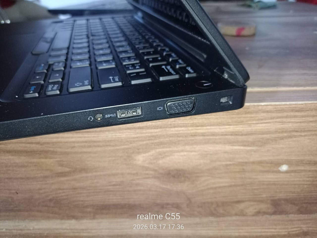 #للبيع | لابتوب Dell Latitude 5490 نظافة 100% 💻
​الجهاز كلش نظيف وعملي، ومسويله فورمات كامل وجاهز للشغل مباشرة. يفيد جداً لطلاب الجامعات، أصحاب المحلات، أو الشغل المكتبي.
​المواصفات العندي:
✅ المعالج: Intel Core i5 جيل ثامن (أداء سريع وقوي).
✅ الذاكرة (RAM): 8 جيجا DDR4.
✅ الهارد: 256 جيجا SSD (سريع جداً بالإقلاع والشغل).
✅ الشاشة: 14 بوصة بوضوح عالي.
✅ النظام: ويندوز 11 برو (Windows 11 Pro) منصب جديد.
​ملاحظات إضافية:
​الجهاز كامل الملحقات (الشاحن الأصلي وياه).
​منافذ USB-C و HDMI كلها شغالة وشكل الجهاز مرتب حيل.
​السعر: [ 250 ألف]
​المكان: البصرة 
للتواصل: [***********].
